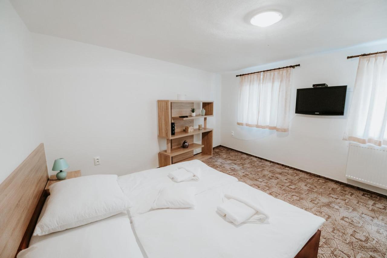 Ard Apartments - Левице Экстерьер фото
